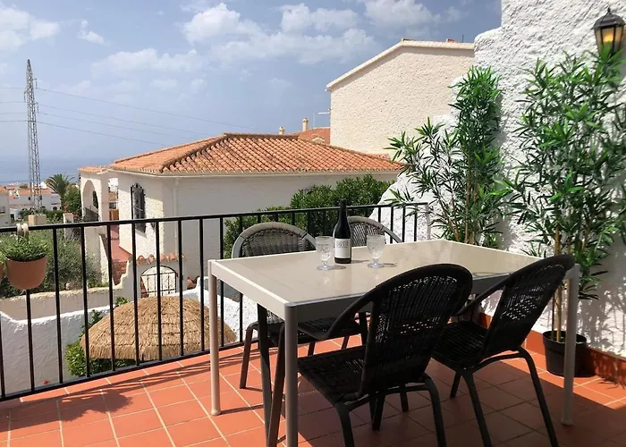 Apartamento Cozy House With Sea View, Garden & Pool