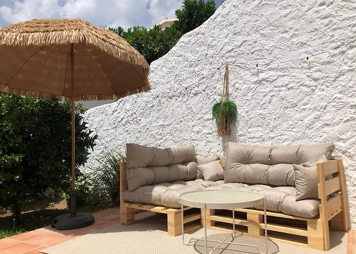 Daire Cozy House With Sea View, Garden & Pool *