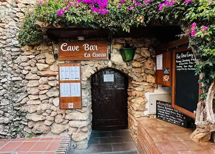 Daire Cozy House With Sea View, Garden & Pool Nerja