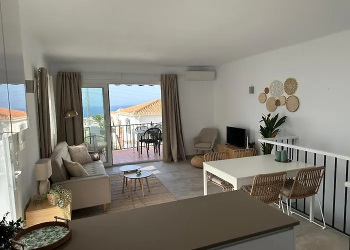 Cozy House With Sea View, Garden & Pool *