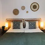 Cozy House With Sea View, Garden & Pool ネルハ