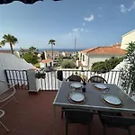 アパート Cozy House With Sea View, Garden & Pool
