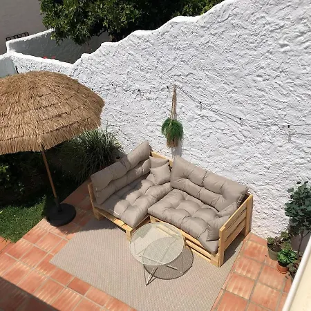 Cozy House With Sea View, Garden & Pool Lägenhet