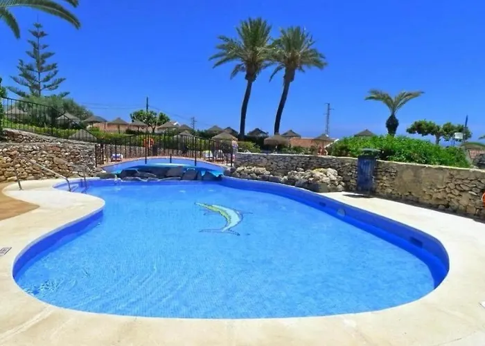 Апартаменты Cozy House With Sea View, Garden & Pool Нерха