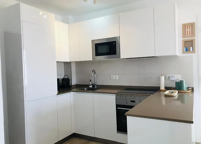 Cozy House With Sea View, Garden & Pool *