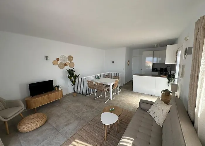 Cozy House With Sea View, Garden & Pool Нерха