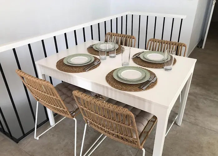 Cozy House With Sea View, Garden & Pool