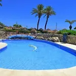 公寓 Cozy House With Sea View, Garden & Pool 内尔哈